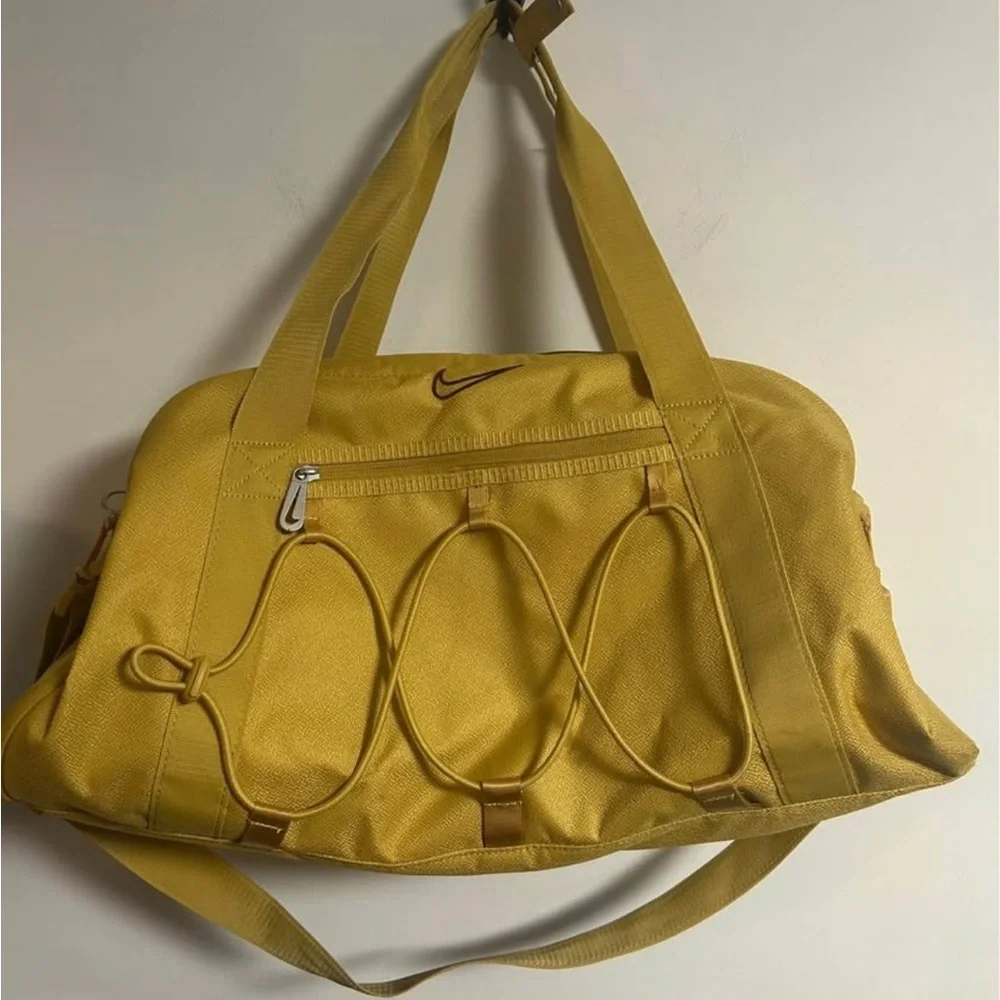 Nike One Club Travel Duffle Bag with Bungee Detail - Picture 1 of 7
